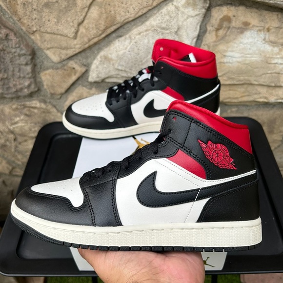 Air Jordan 1 Mid “Black Sail” Size 8.5 Women’s - Picture 6 of 11